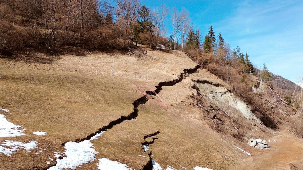 Riesige Flutwelle befürchtet: 500.000 Kubikmeter Erde drohen in Fluss zu stürzen