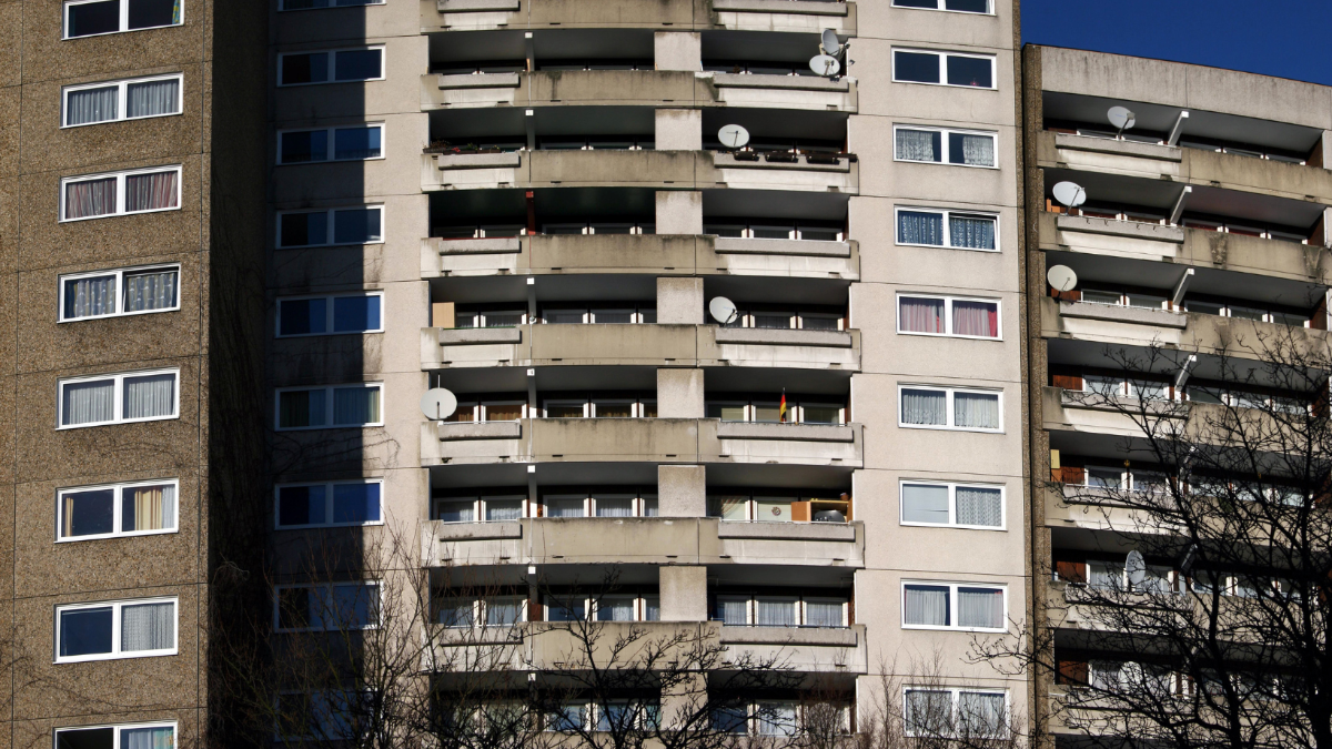 Wohn-Wahnsinn: „Wir leben in Ruinen, das Amt zahlt und die Konzerne machen Gewinne“